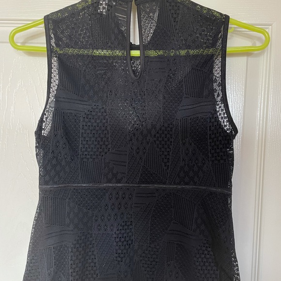 Beautiful lightweight /part lace top - Picture 3 of 3